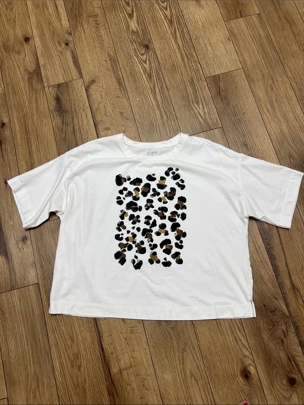 #EE LOFT White Tee with Black and Brown Leopard Spots XL